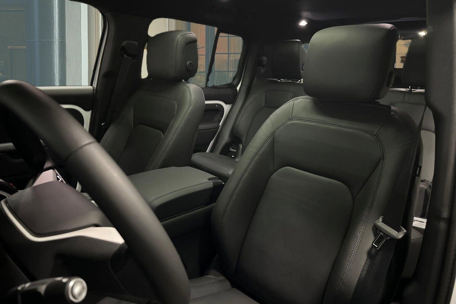 New 2025 Land Rover Defender 130 X-Dynamic SE image 21