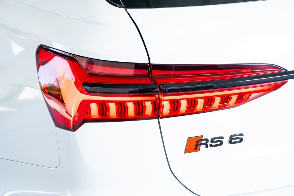 Used 2021 Audi RS 6 w/ Carbon Optic Package image 24