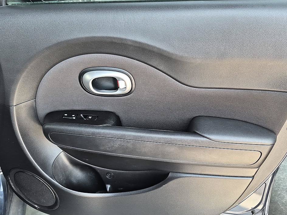 Used 2016 Kia Soul + w/ Eco Package FWD image 31