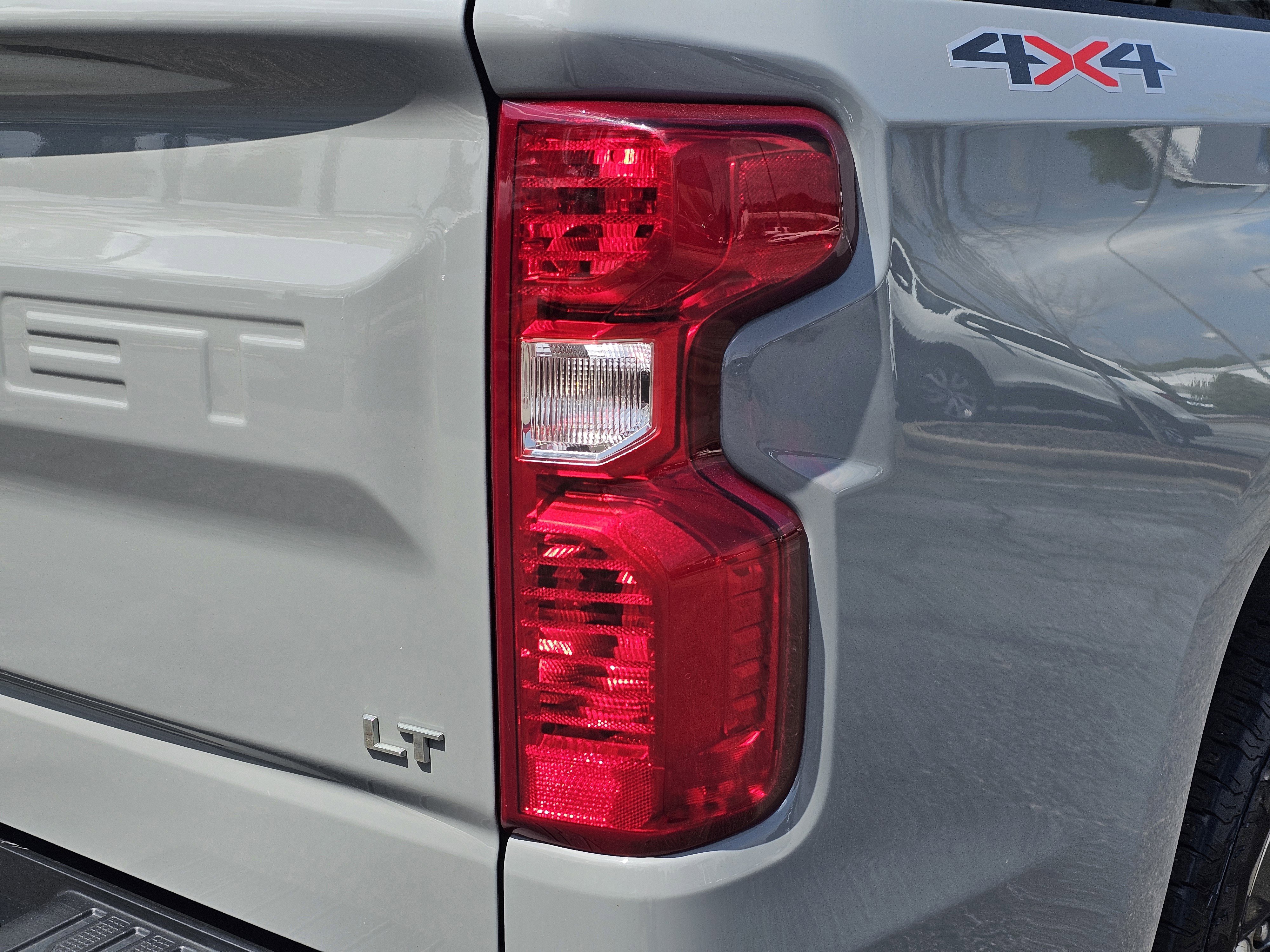 Used 2024 Chevrolet Silverado 1500 LT AWD/4WD image 10