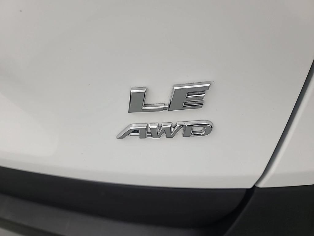 Used 2025 Toyota RAV4 LE AWD/4WD image 12