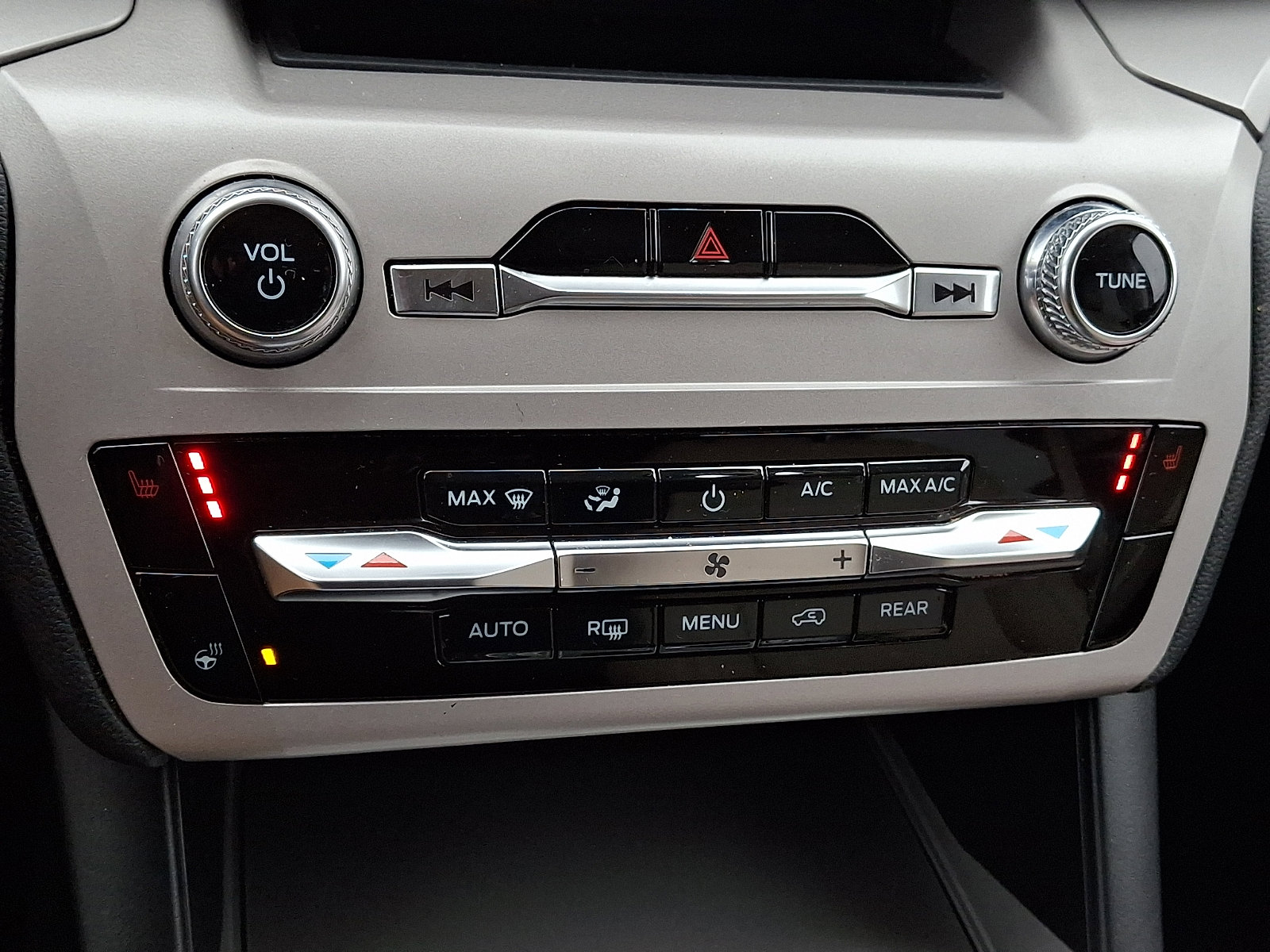 Certified 2023 Ford Explorer XLT w/ Equipment Group 202A image 23