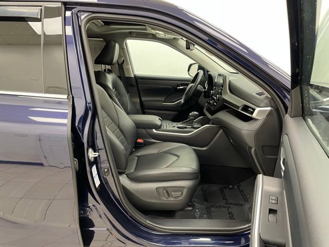 Used 2021 Toyota Highlander XLE image 15