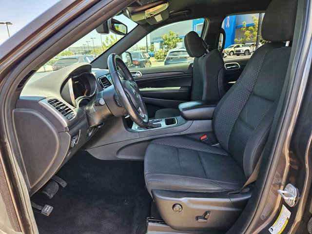 Used 2019 Jeep Grand Cherokee Laredo w/ 18" Wheel & 8.4" Radio Group RWD image 19