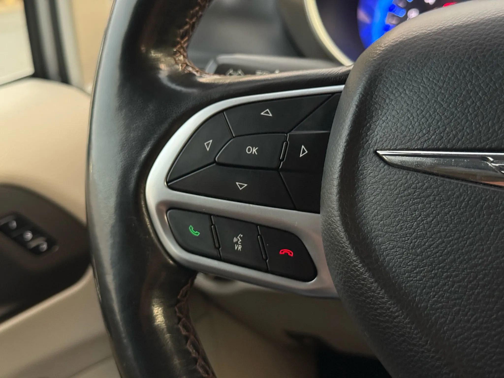 Used 2020 Chrysler Pacifica Touring-L image 45