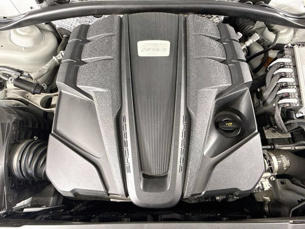 Used 2024 Porsche Macan S AWD/4WD image 30