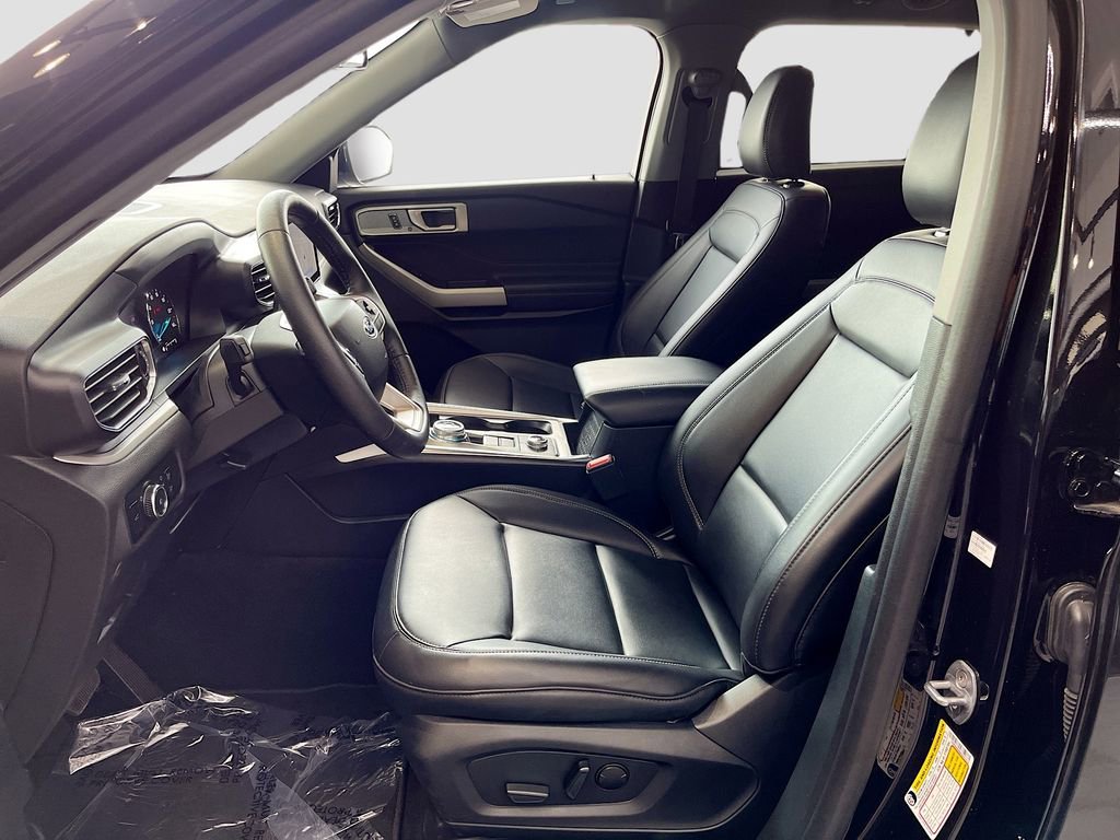 Used 2024 Ford Explorer XLT w/ Equipment Group 202A image 21