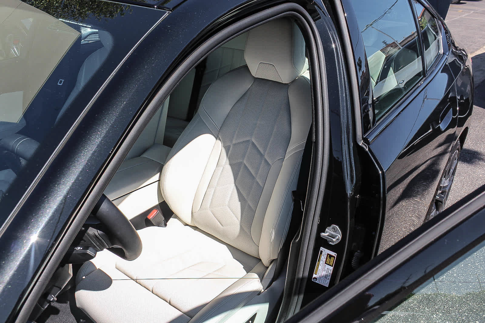 Used 2026 BMW 530i w/ M Sport Package RWD image 25
