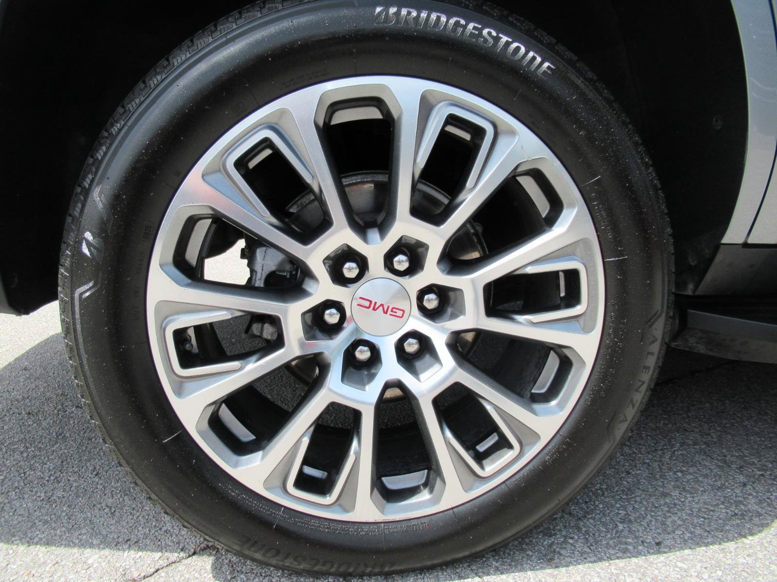 Used 2025 GMC Yukon Denali AWD/4WD image 8