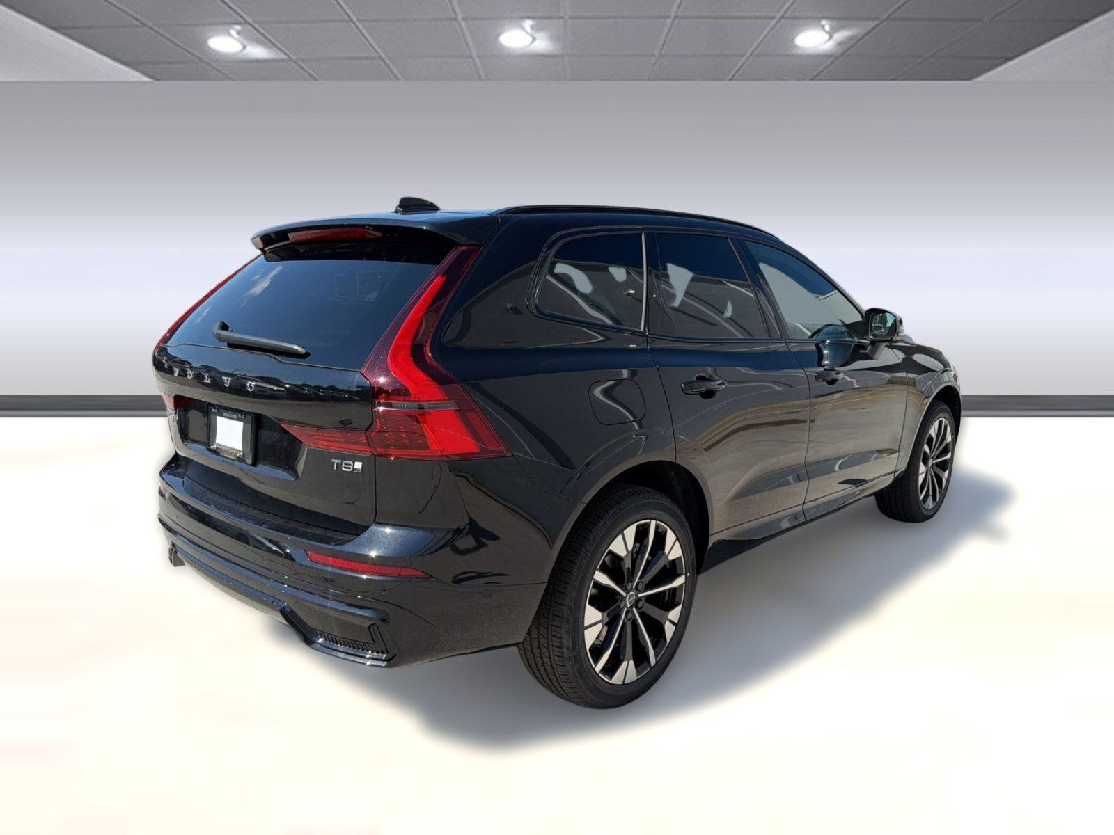 New 2026 Volvo XC60 T8 Plus w/ Climate Package AWD/4WD image 9