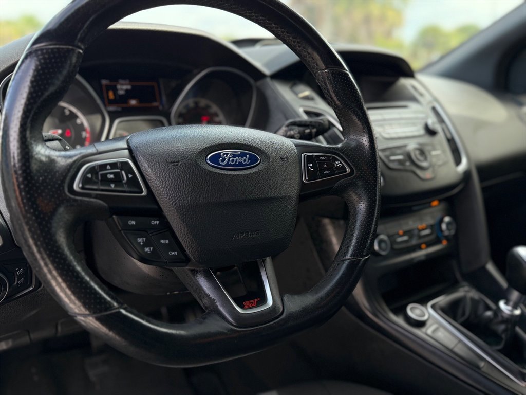 Used 2017 Ford Focus ST image 13