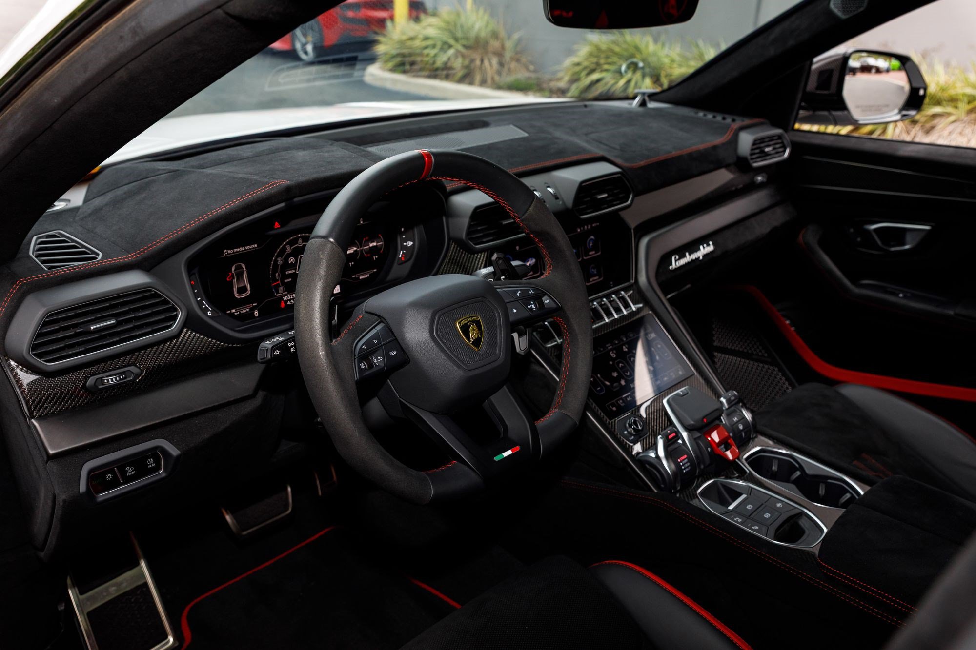 Used 2024 Lamborghini Urus Performante AWD/4WD image 31