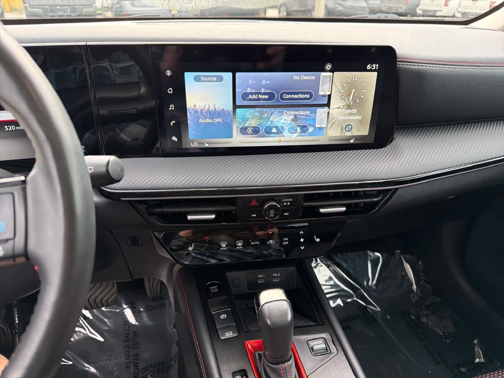 Used 2025 Nissan Kicks SR w/ SR Premium Package FWD image 26