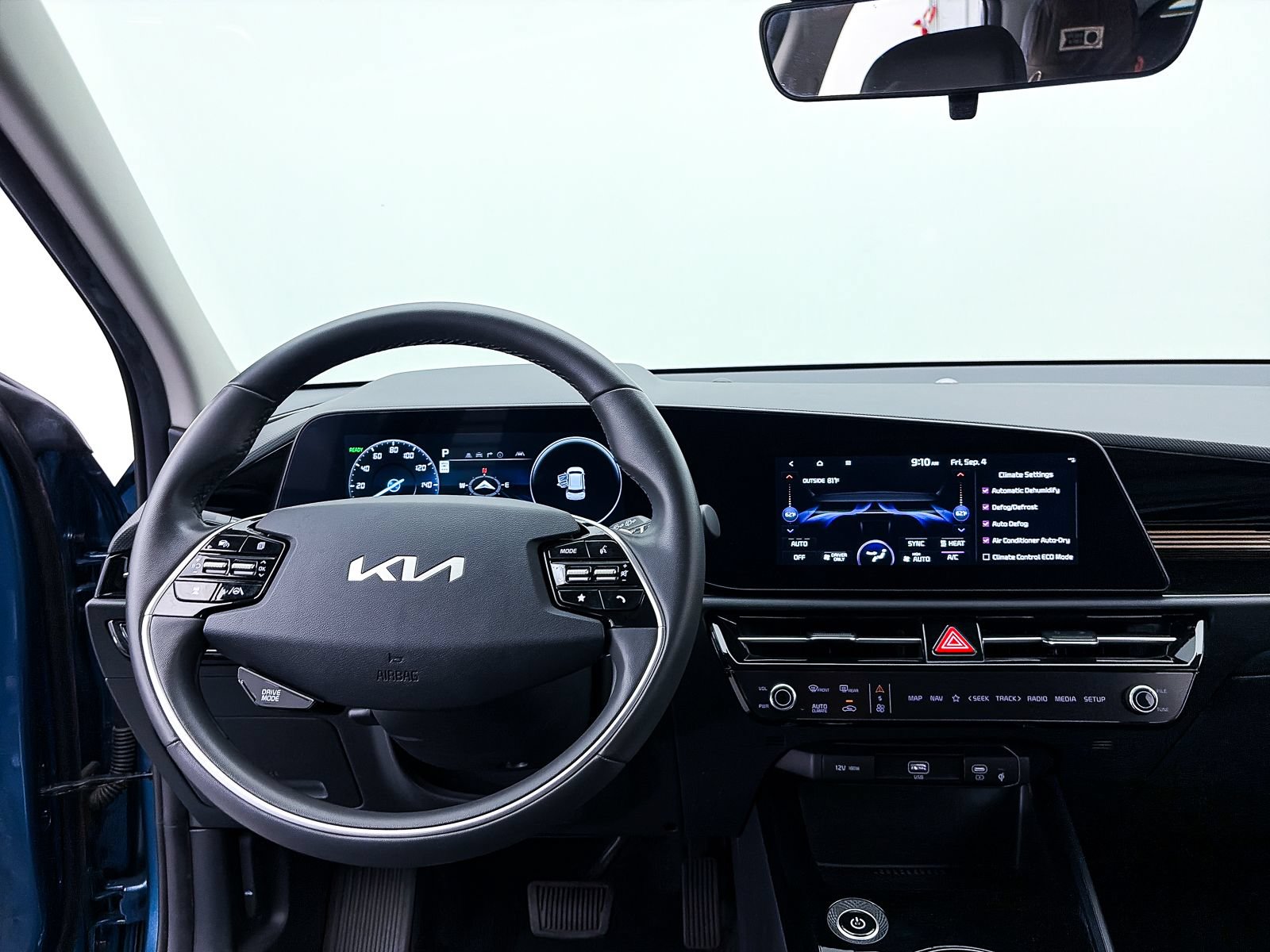 Certified 2024 Kia Niro Wind FWD image 3