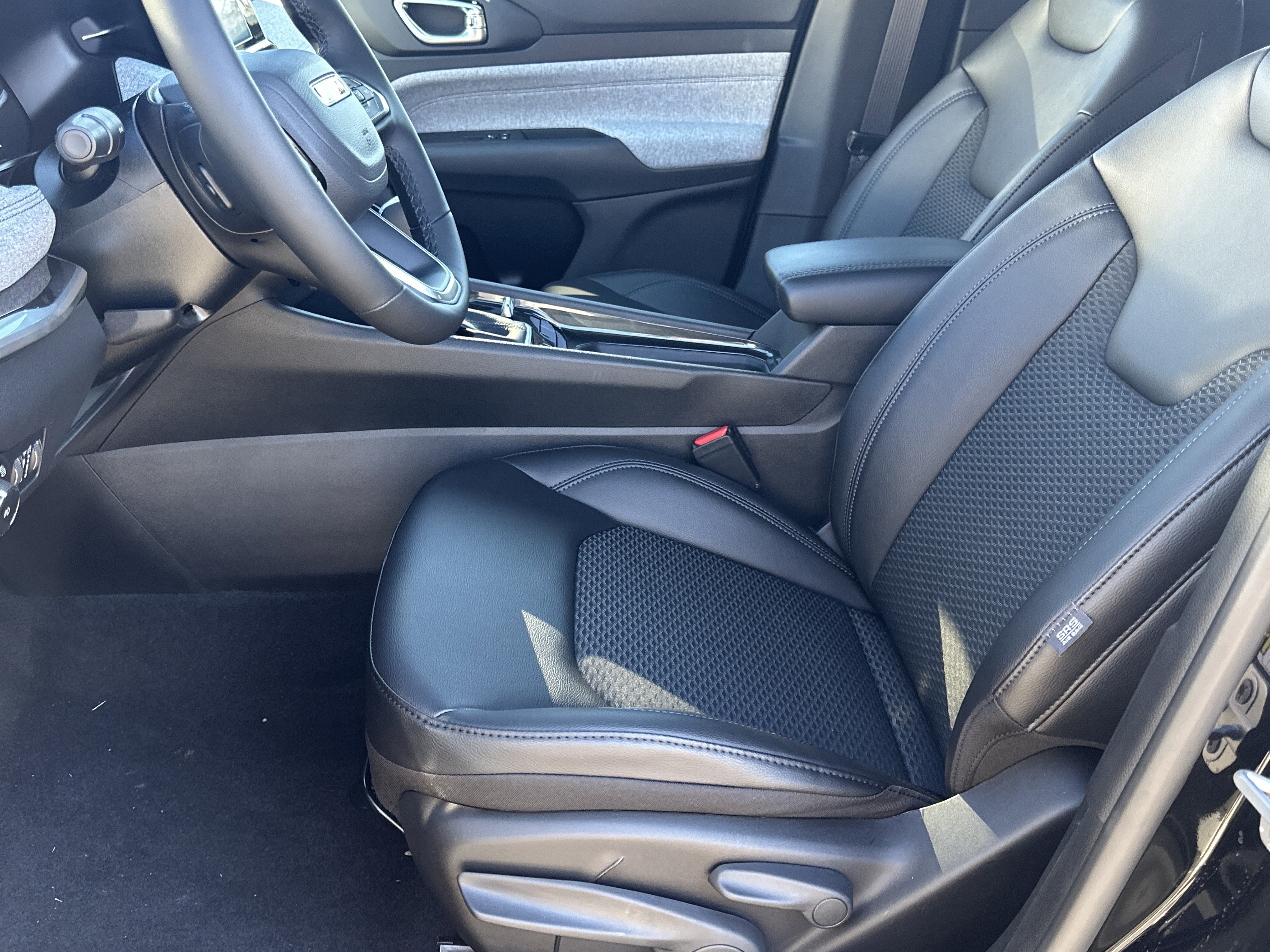 New 2026 Jeep Compass Latitude image 10