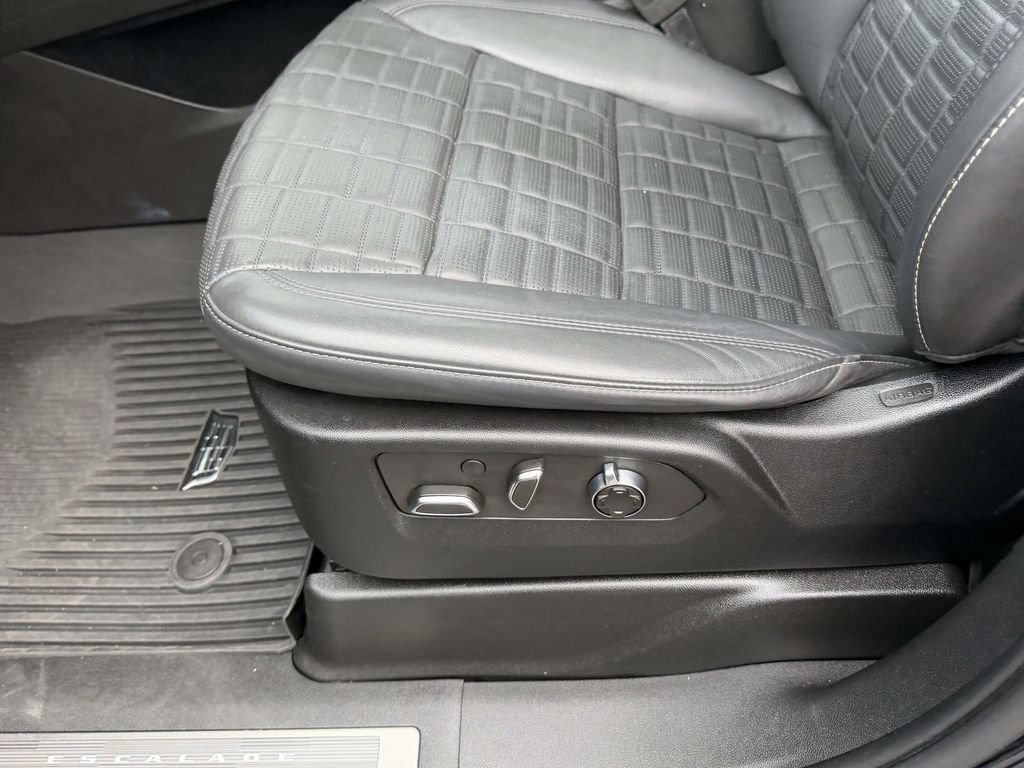 Used 2023 Cadillac Escalade ESV Sport Platinum AWD/4WD image 18
