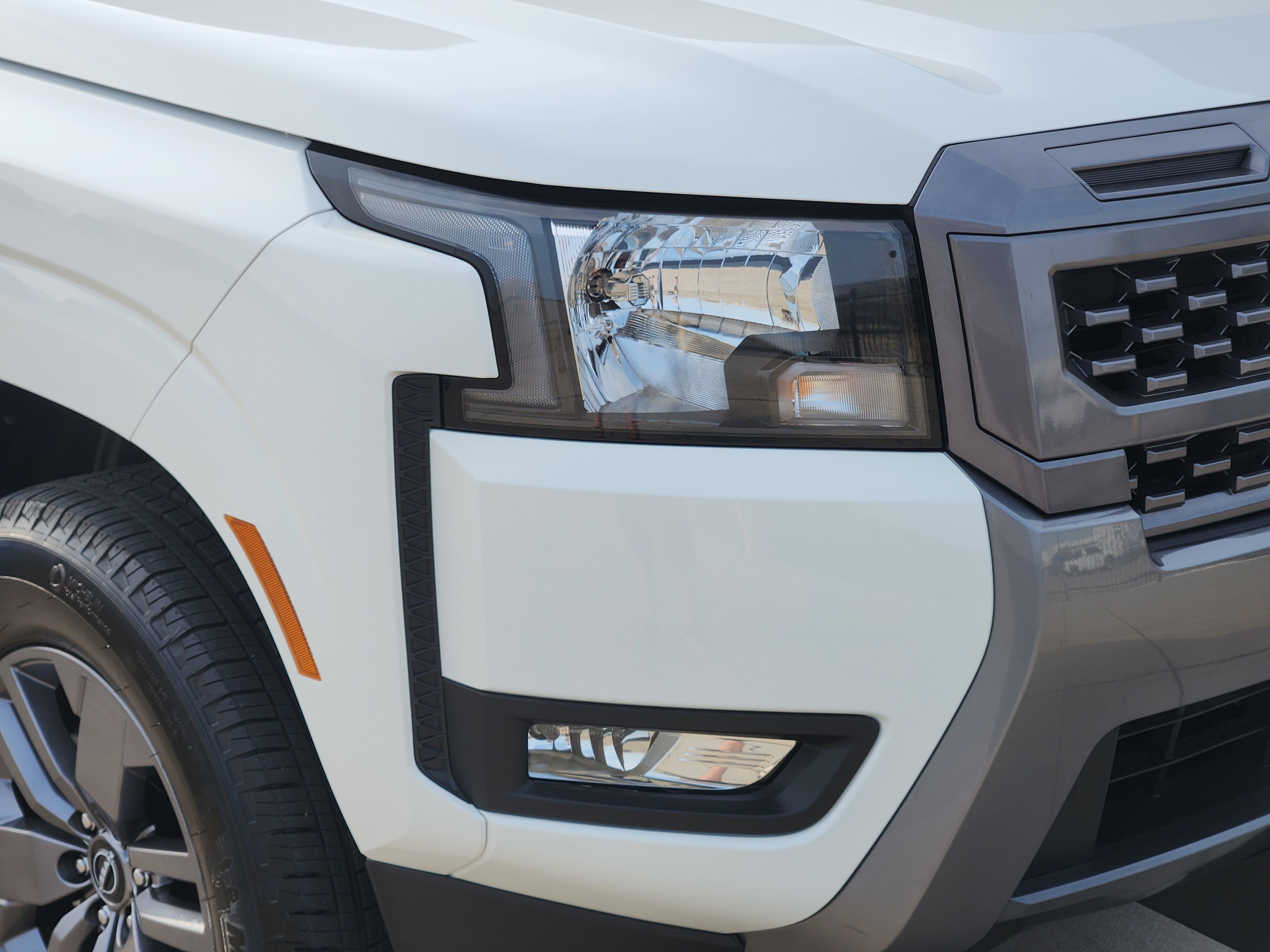 Used 2025 Nissan Frontier SV w/ SV Convenience Package image 7