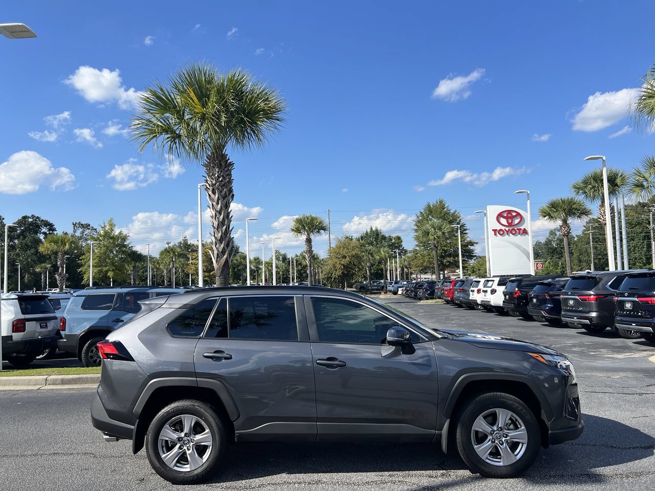 Used 2025 Toyota RAV4 XLE w/ Convenience Package FWD image 11