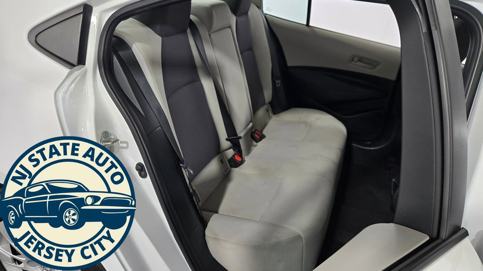 Used 2022 Toyota Corolla LE image 28