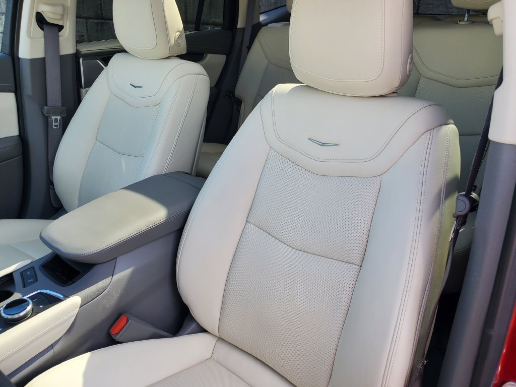 Used 2024 Cadillac XT6 Premium Luxury w/ LPO, Floor Liner Package AWD/4WD image 36