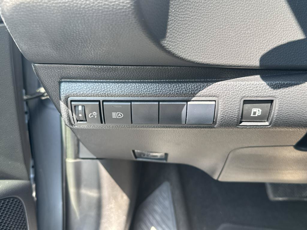 Used 2021 Toyota Corolla LE w/ Carpet Mat Package (TMS) FWD image 18