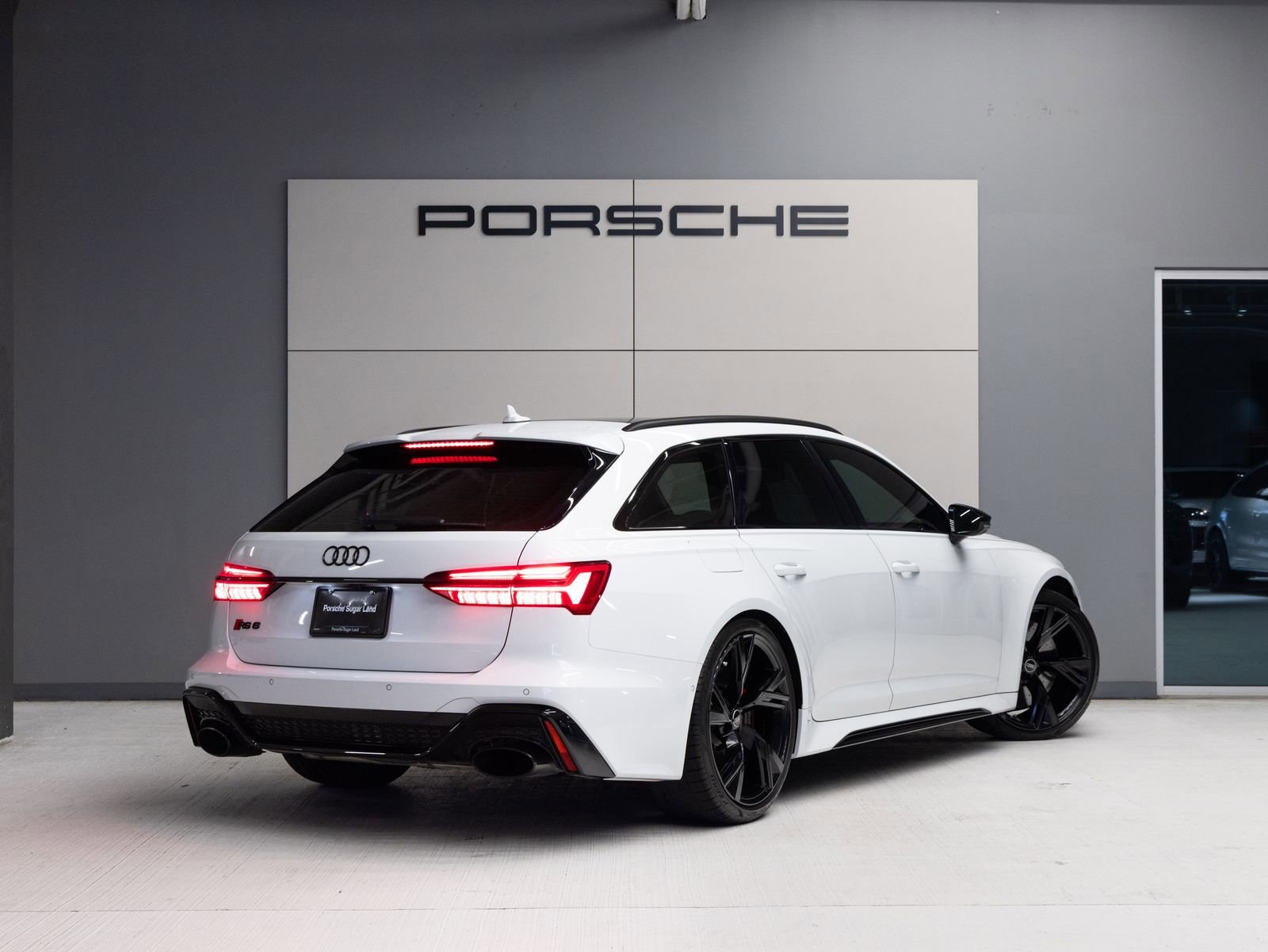 Used 2021 Audi RS 6 w/ Executive Package AWD/4WD image 7