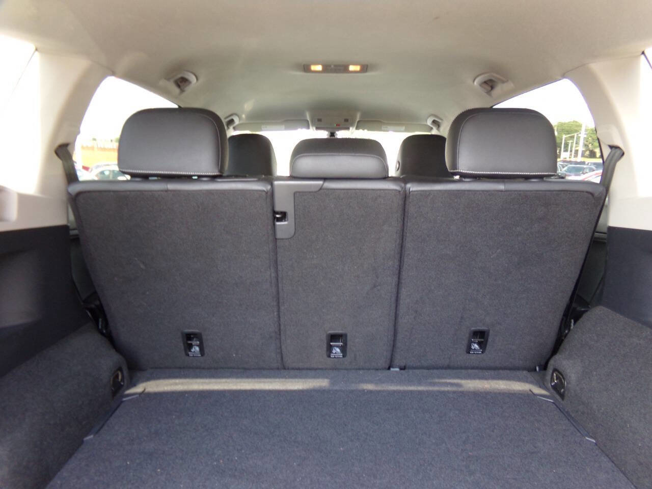 Used 2021 Volkswagen Tiguan SE image 22