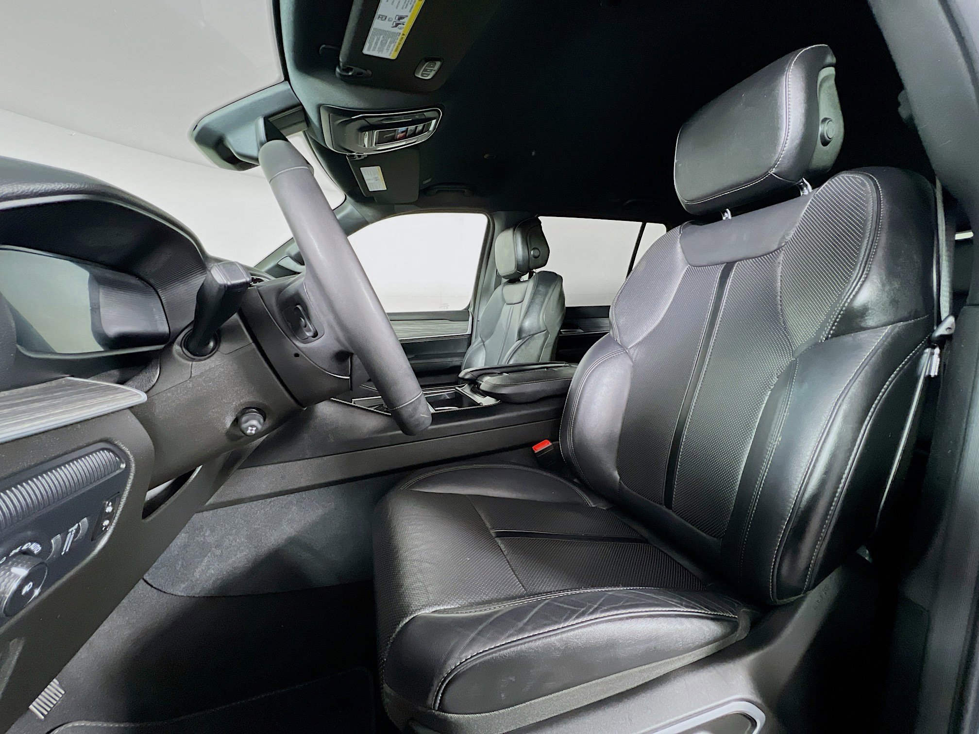 Used 2024 Jeep Wagoneer L Series II w/ Flexible Seating Group image 11