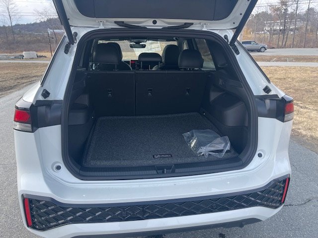 New 2025 Volkswagen Tiguan SE R-Line image 7