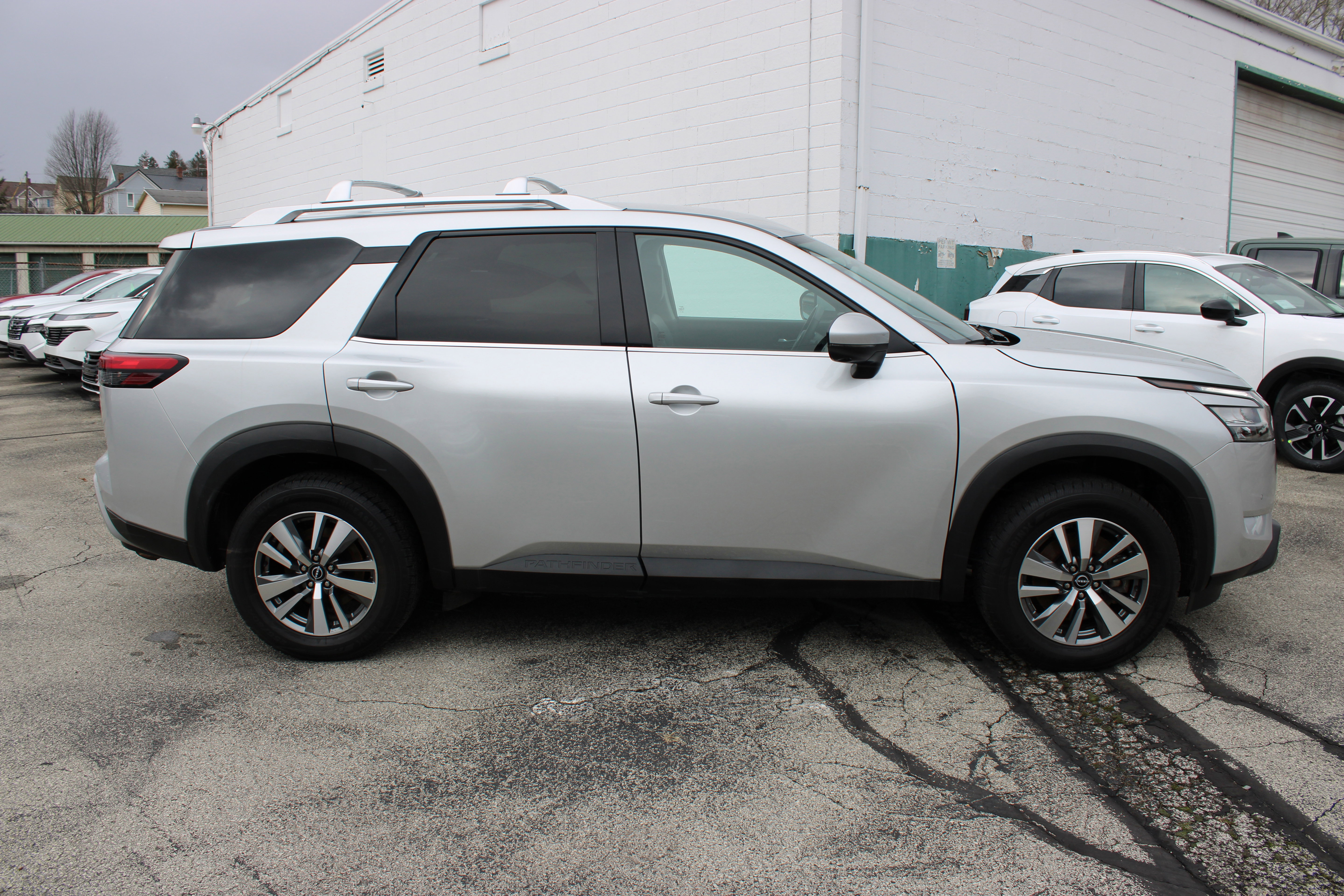Certified 2023 Nissan Pathfinder SL image 9