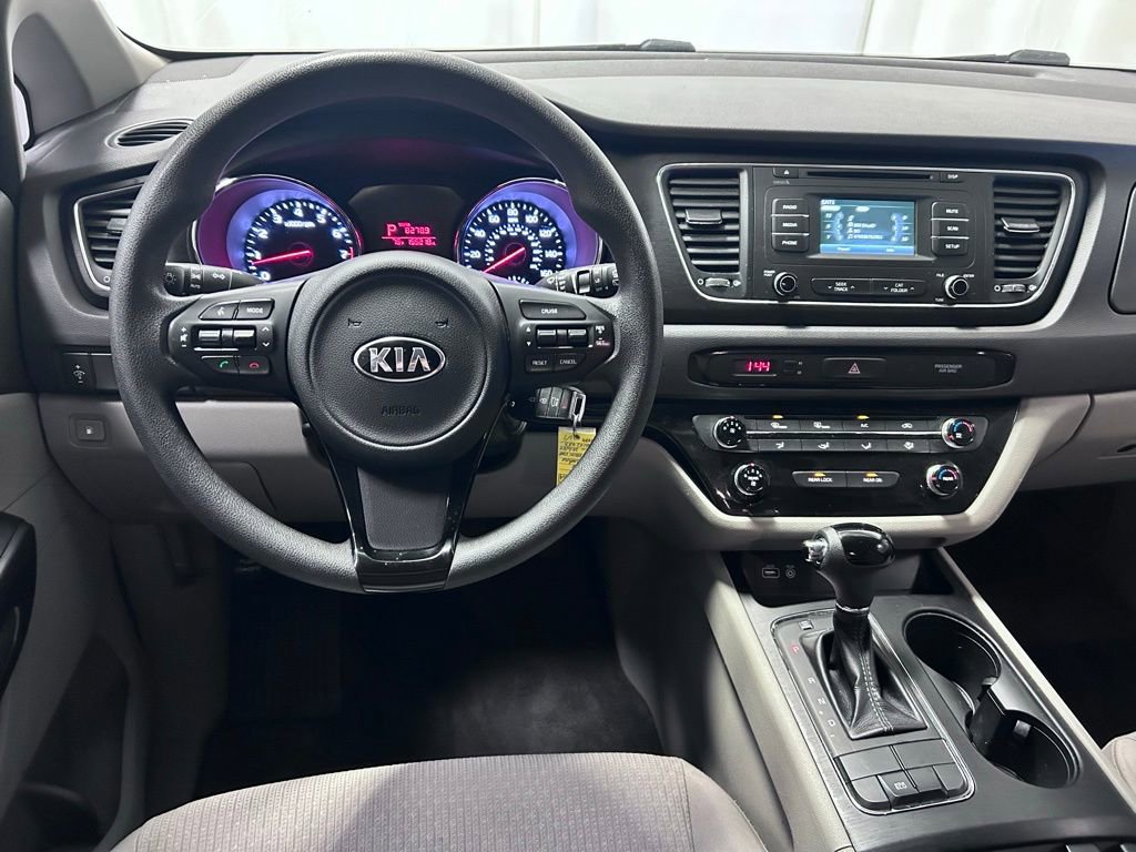 Used 2016 Kia Sedona L FWD image 3