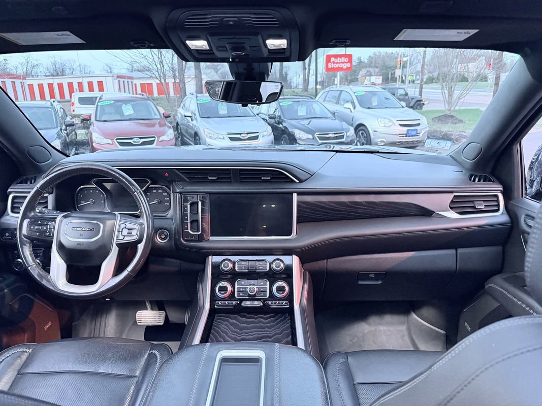 Used 2021 GMC Yukon Denali w/ Denali Premium Package image 12