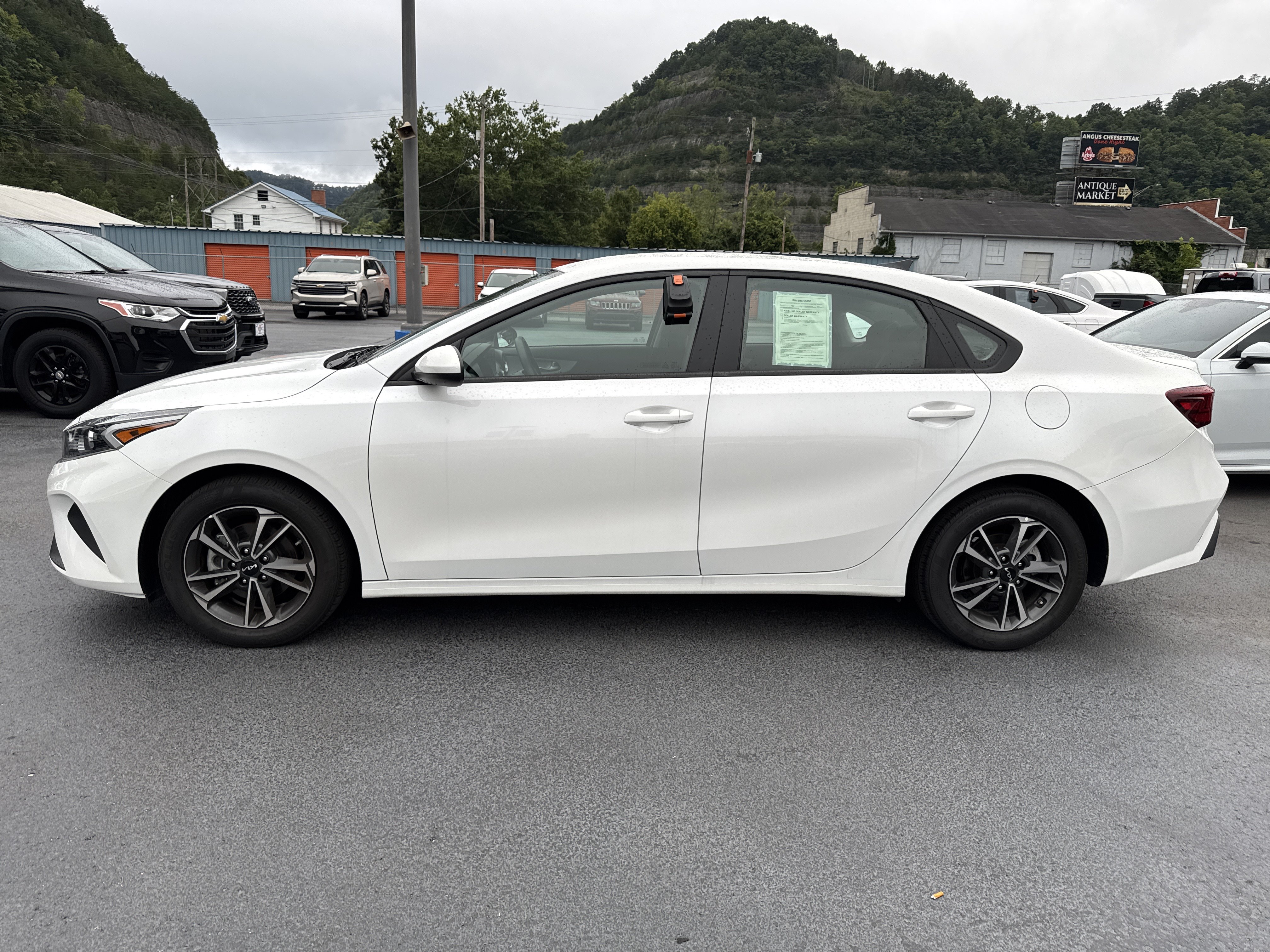 Used 2024 Kia Forte LXS FWD image 4