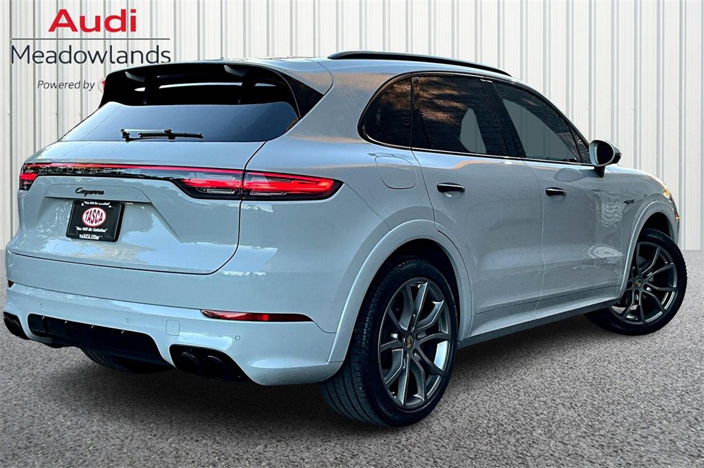 Used 2022 Porsche Cayenne Platinum Edition image 6