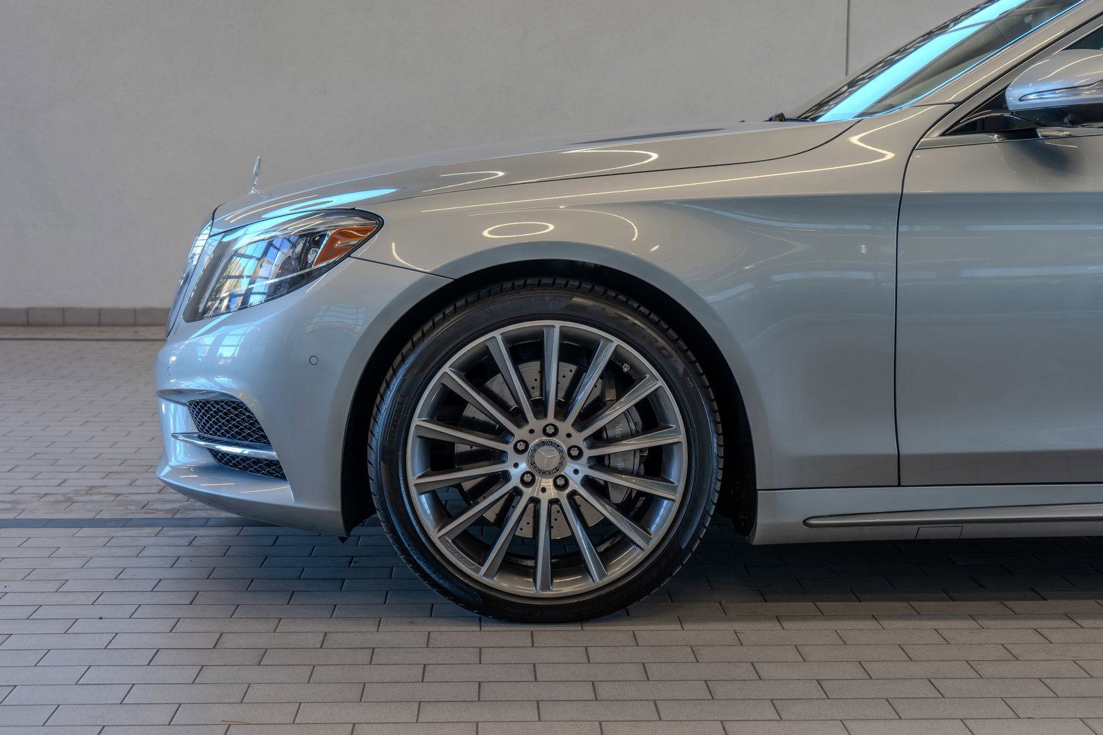 Used 2015 Mercedes-Benz S 550 Sedan image 4