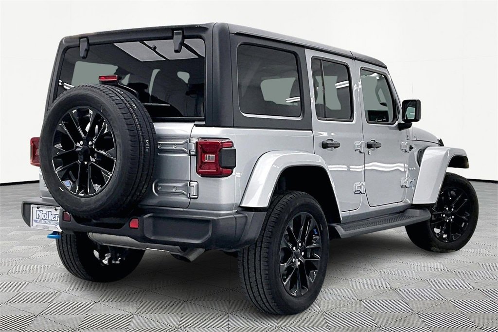 Used 2023 Jeep Wrangler Unlimited Sahara image 2