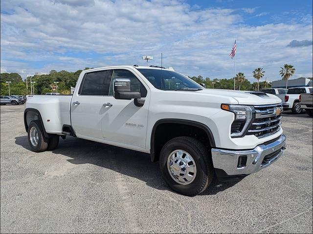 New 2026 Chevrolet Silverado 3500 LTZ w/ LTZ Convenience Package AWD/4WD image 2