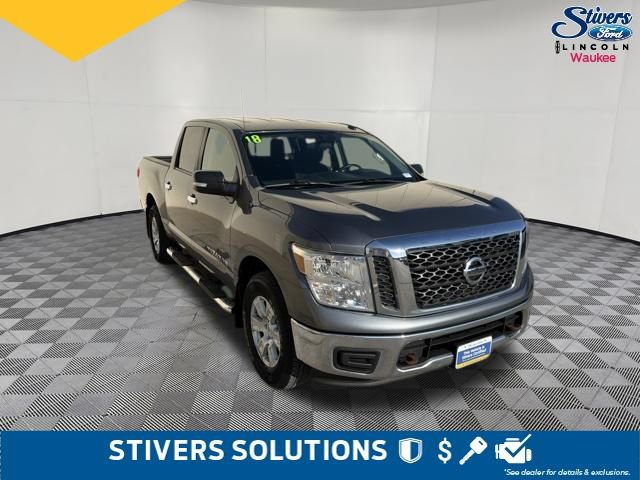 Used 2018 Nissan Titan SV AWD/4WD image 3