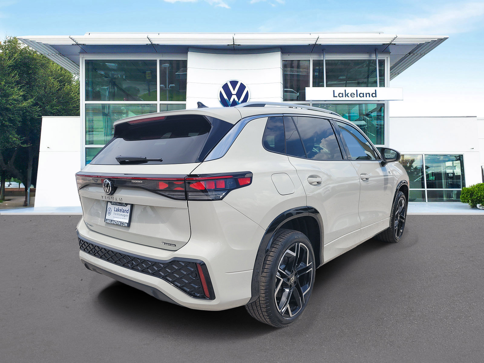 New 2026 Volkswagen Tiguan SEL R-Line AWD/4WD image 3