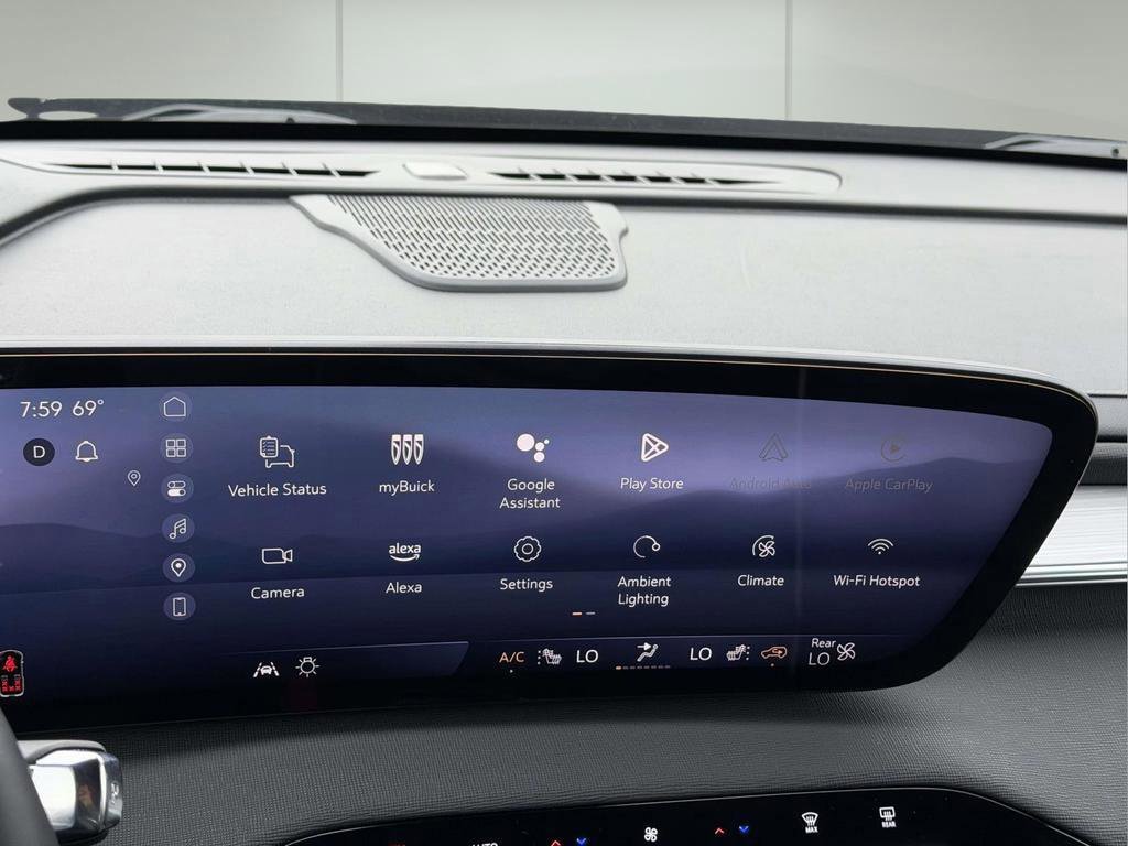 Used 2025 Buick Enclave Preferred image 3