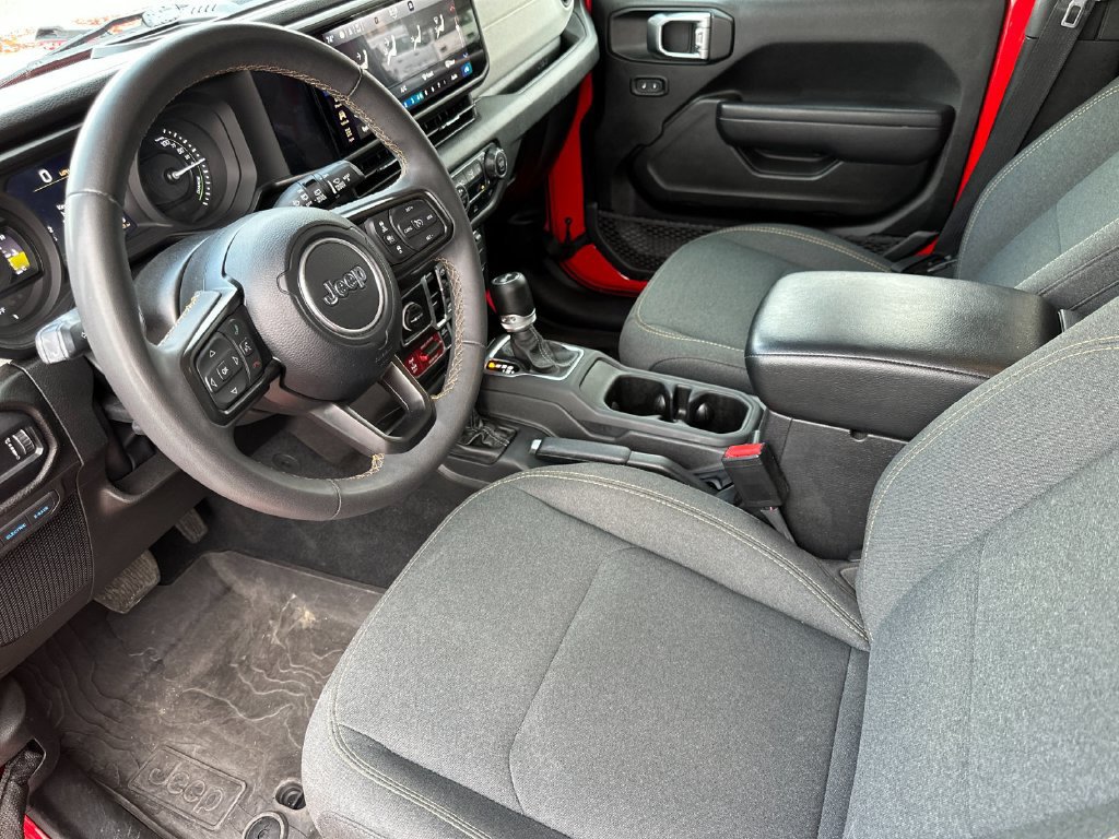 Used 2024 Jeep Wrangler Unlimited AWD/4WD image 9