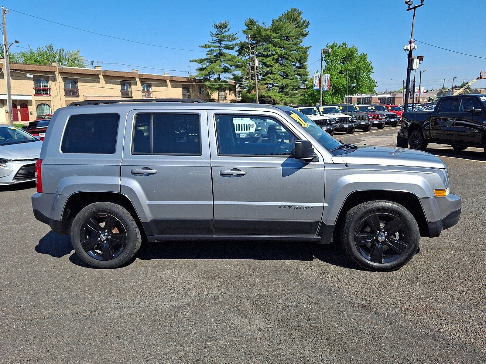 Used 2017 Jeep Patriot Latitude FWD image 7