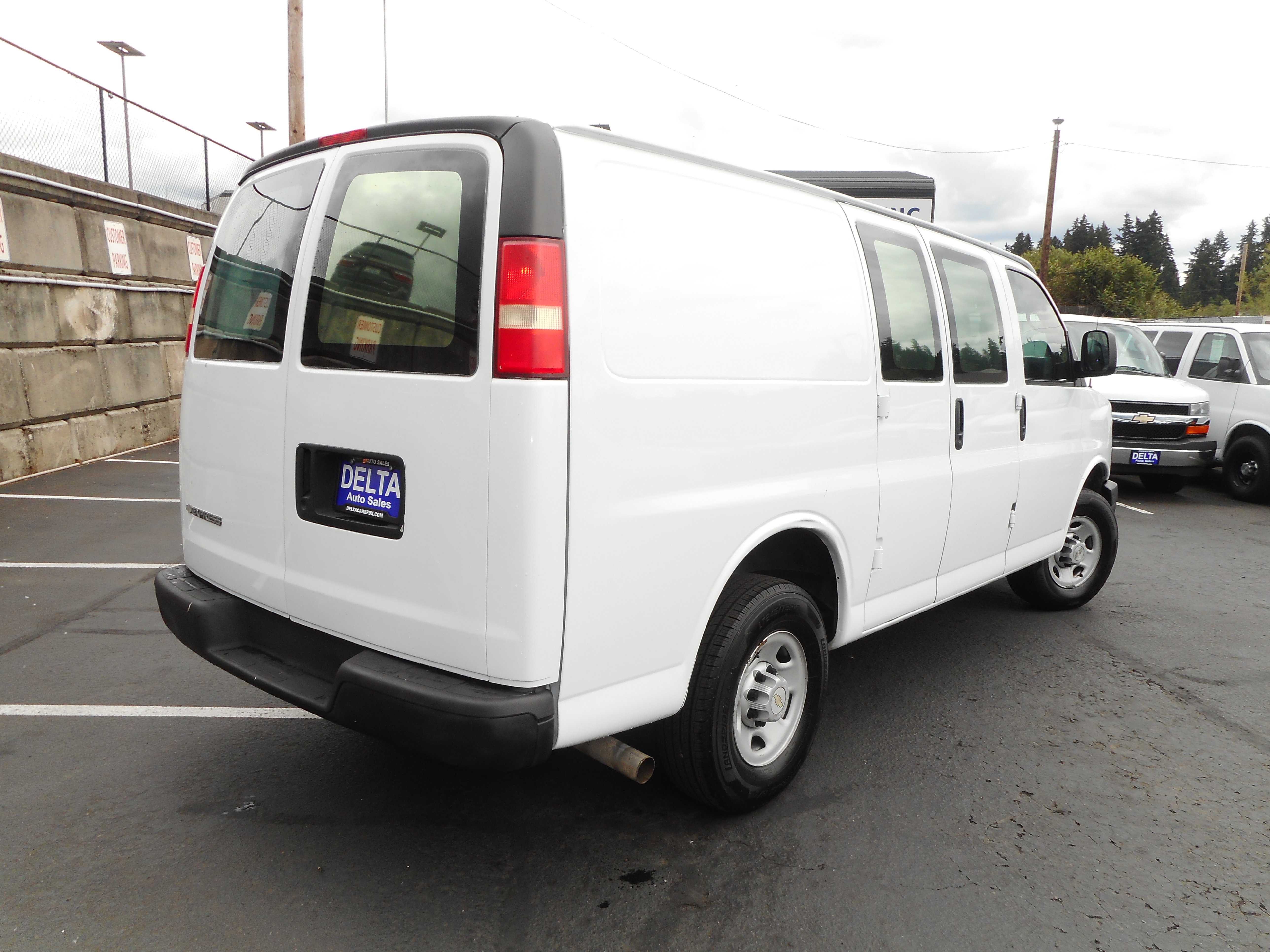 Used 2007 Chevrolet Express 2500 RWD image 9