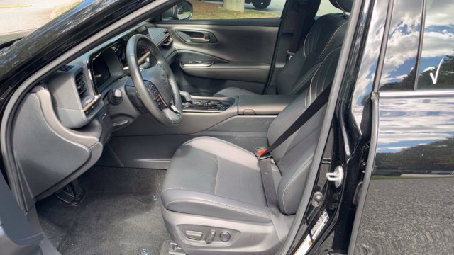 Used 2025 Toyota Crown AWD/4WD image 5
