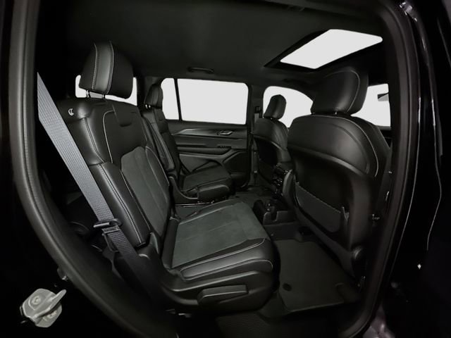 New 2025 Jeep Grand Cherokee L Altitude image 30