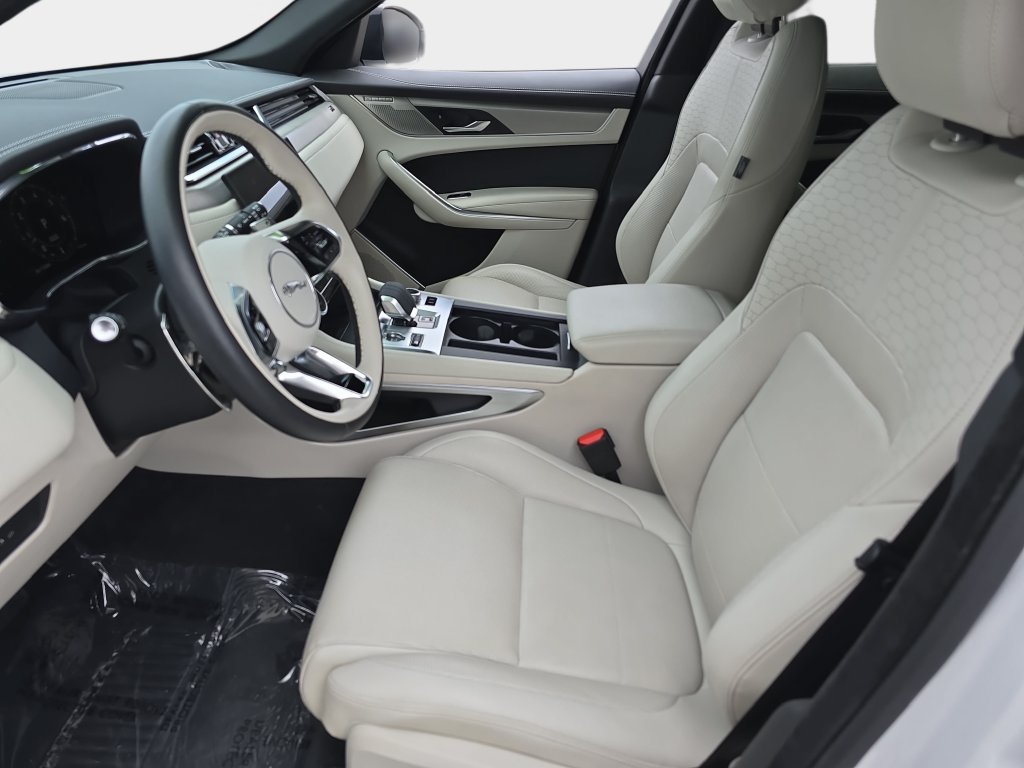 Certified 2025 Jaguar F-PACE R-Dynamic S AWD/4WD image 15
