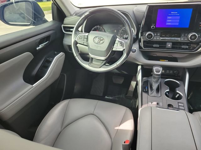 Used 2024 Toyota Highlander XLE image 8