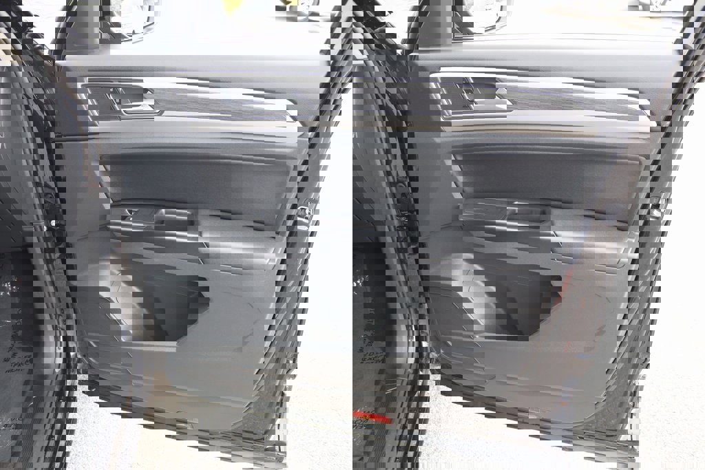 Used 2021 Volkswagen Atlas SEL image 7