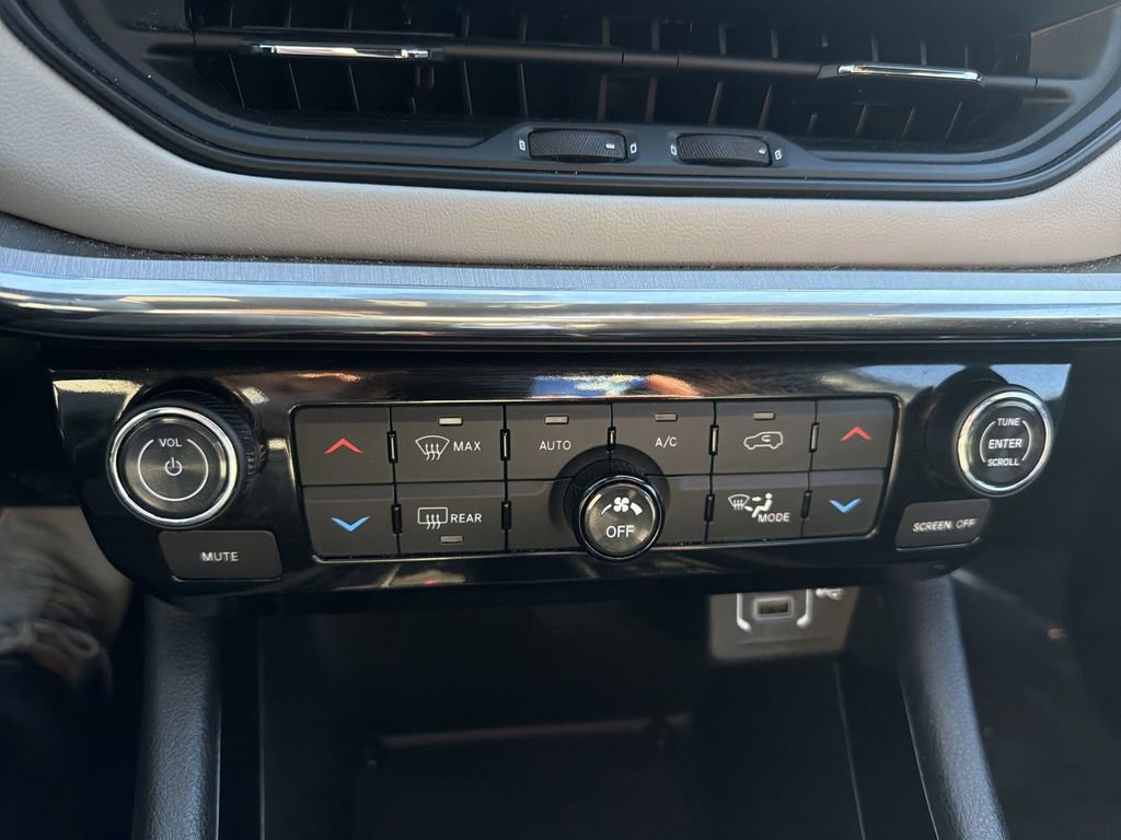 Used 2024 Jeep Compass Limited image 19