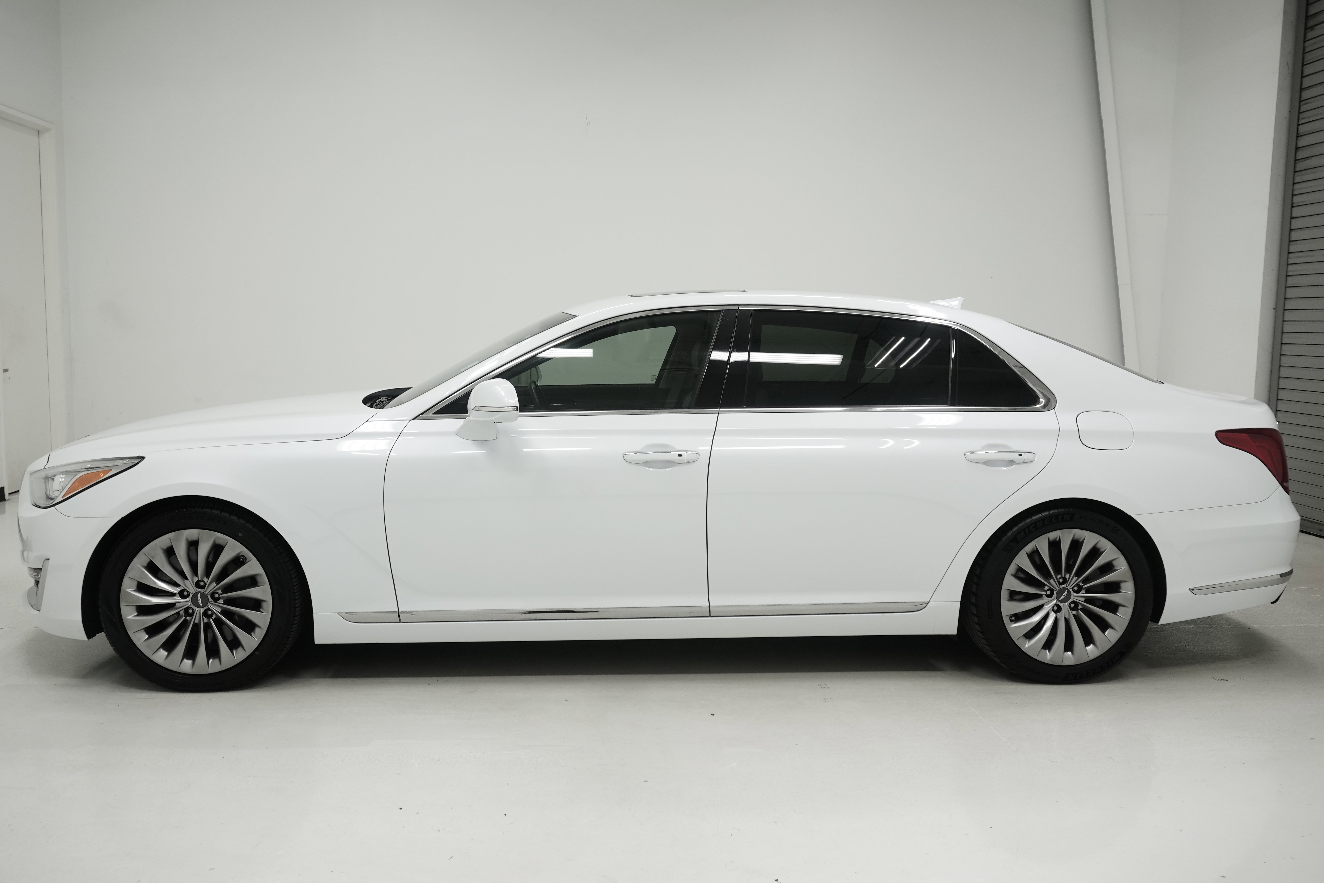 Used 2018 Genesis G90 5.0 Ultimate AWD/4WD image 7